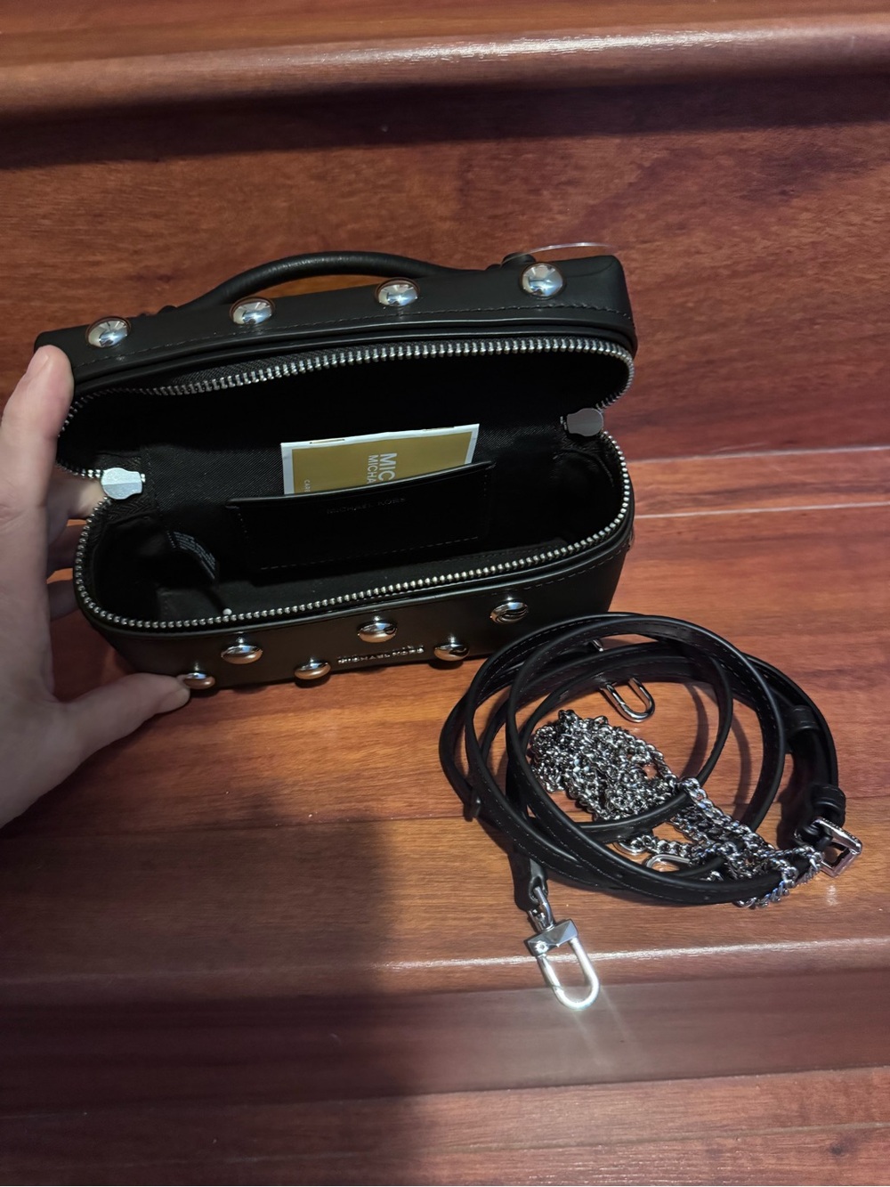 🚨 DISCONTINUED 5 STARS ⭐️ NWT!! Michael Kors Black Leather Studded crossbody - Picture 4 of 7